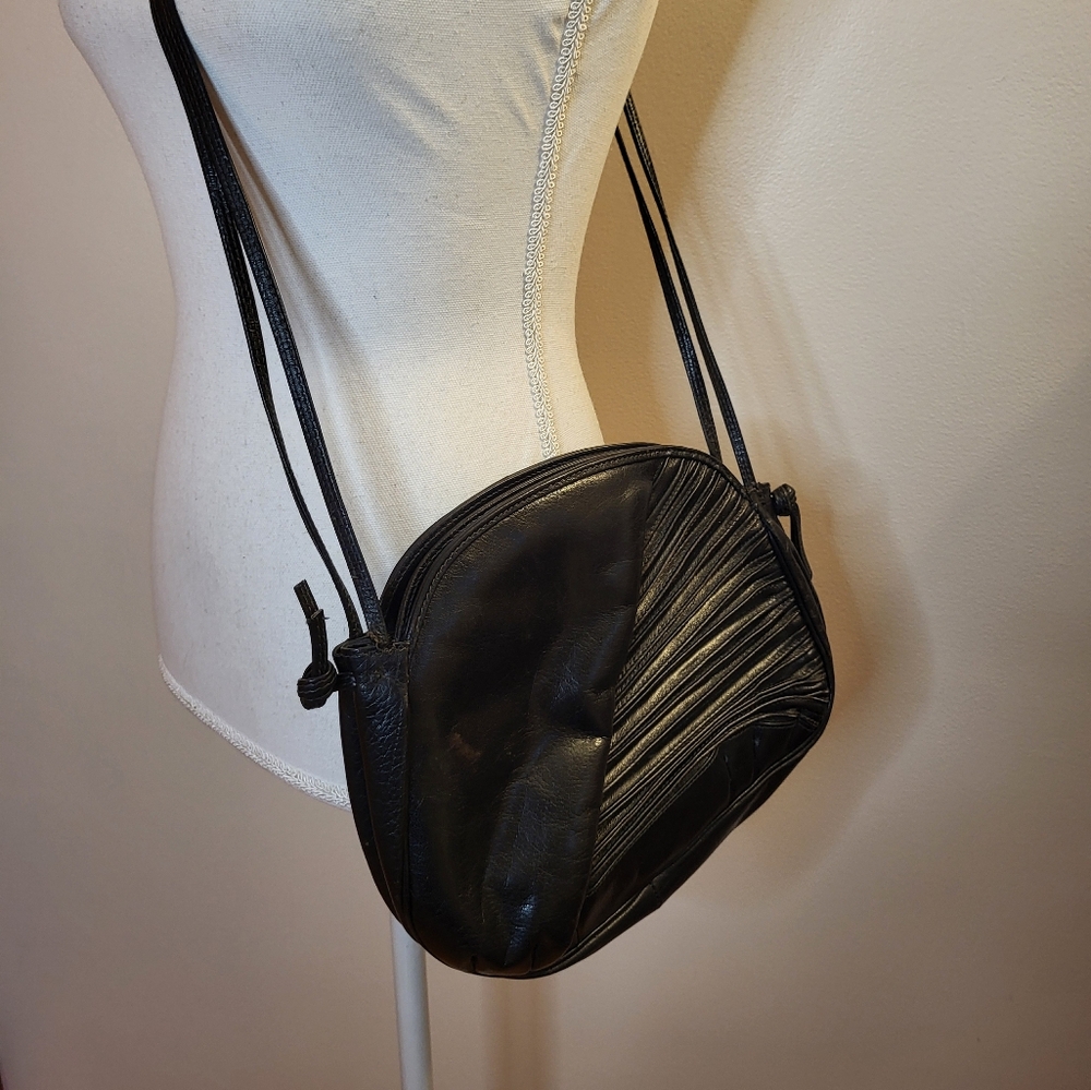 Vintage Sibleys Italian Black Pleated Leather Shoulder Bag 1980s
